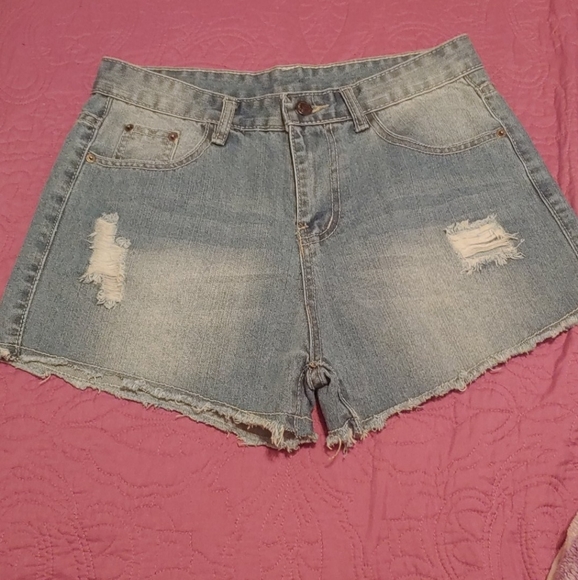 Women's short shorts - Picture 1 of 8